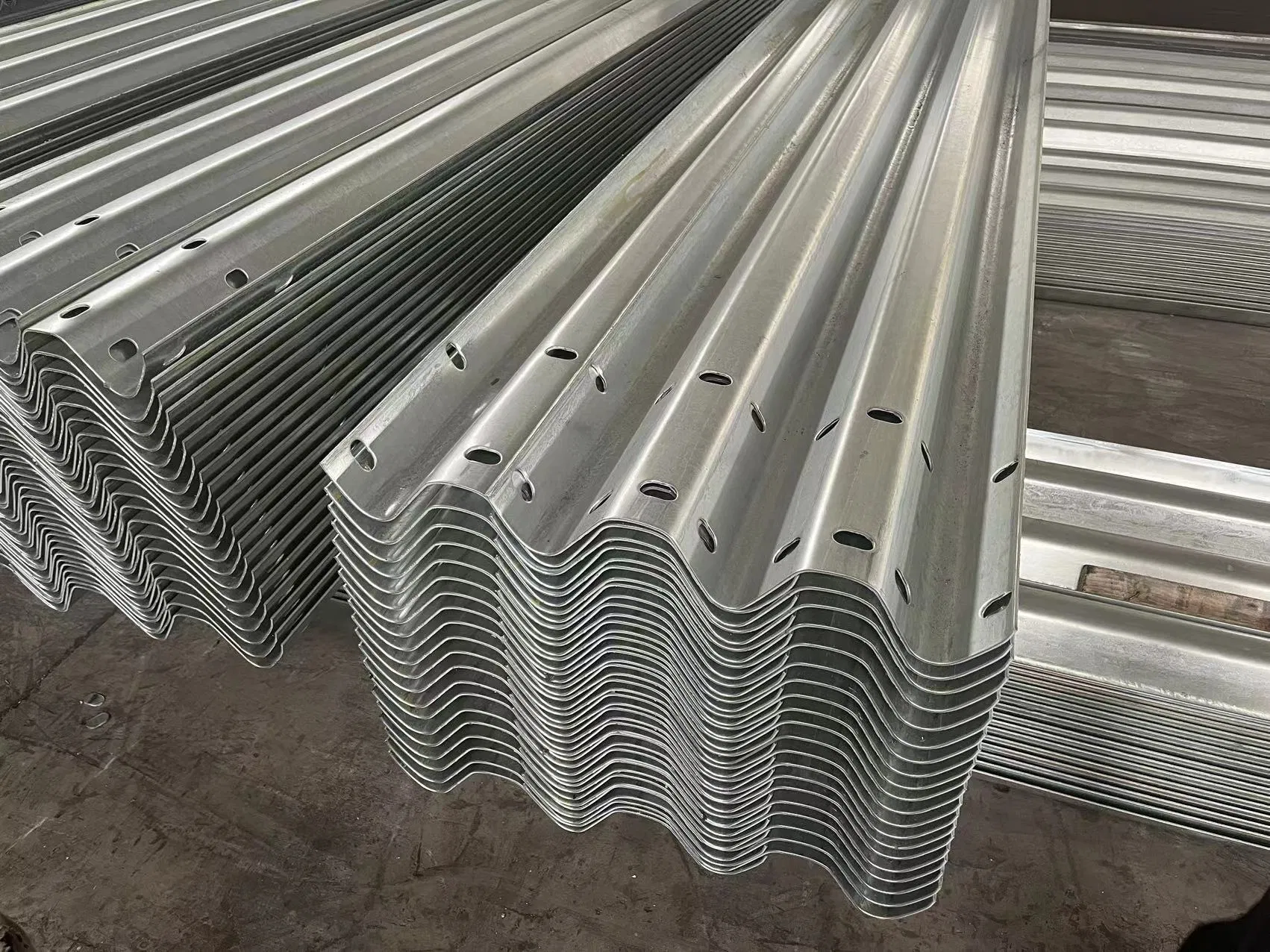 High Speed Barrier High Speed Crash Barrier Highway Guardrail Galvanized Steel W Beam Traffic Guard Rail