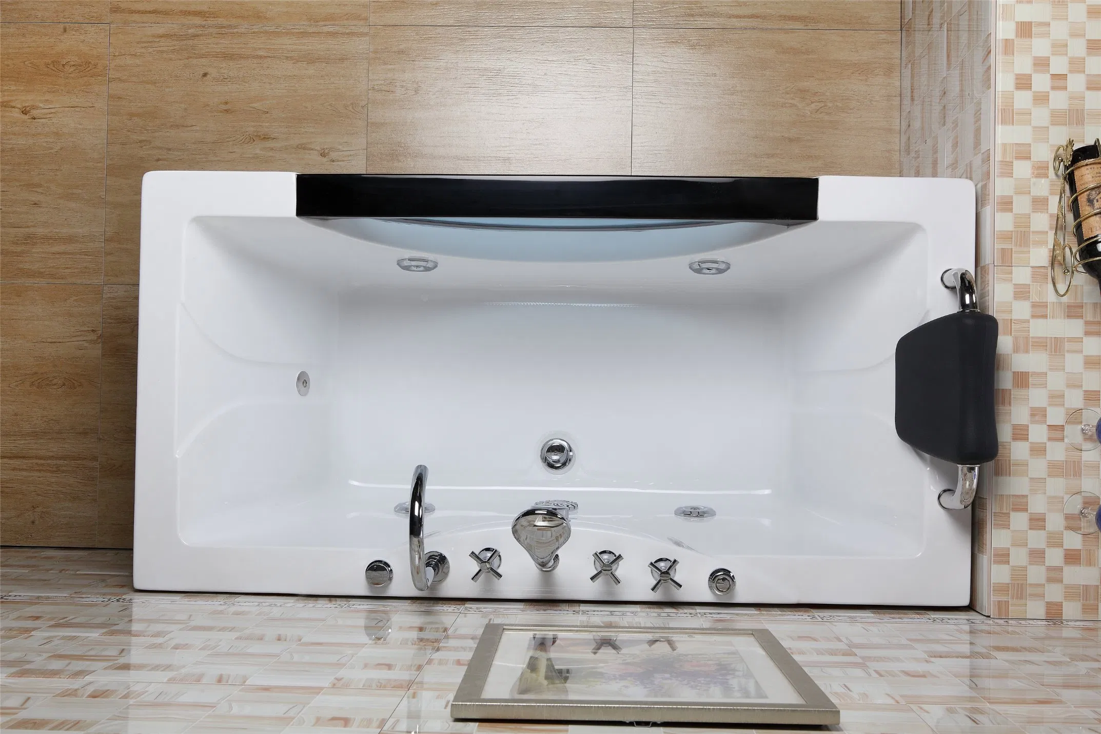 Угловая акриловая ванна с гидромассажем BOSTANA