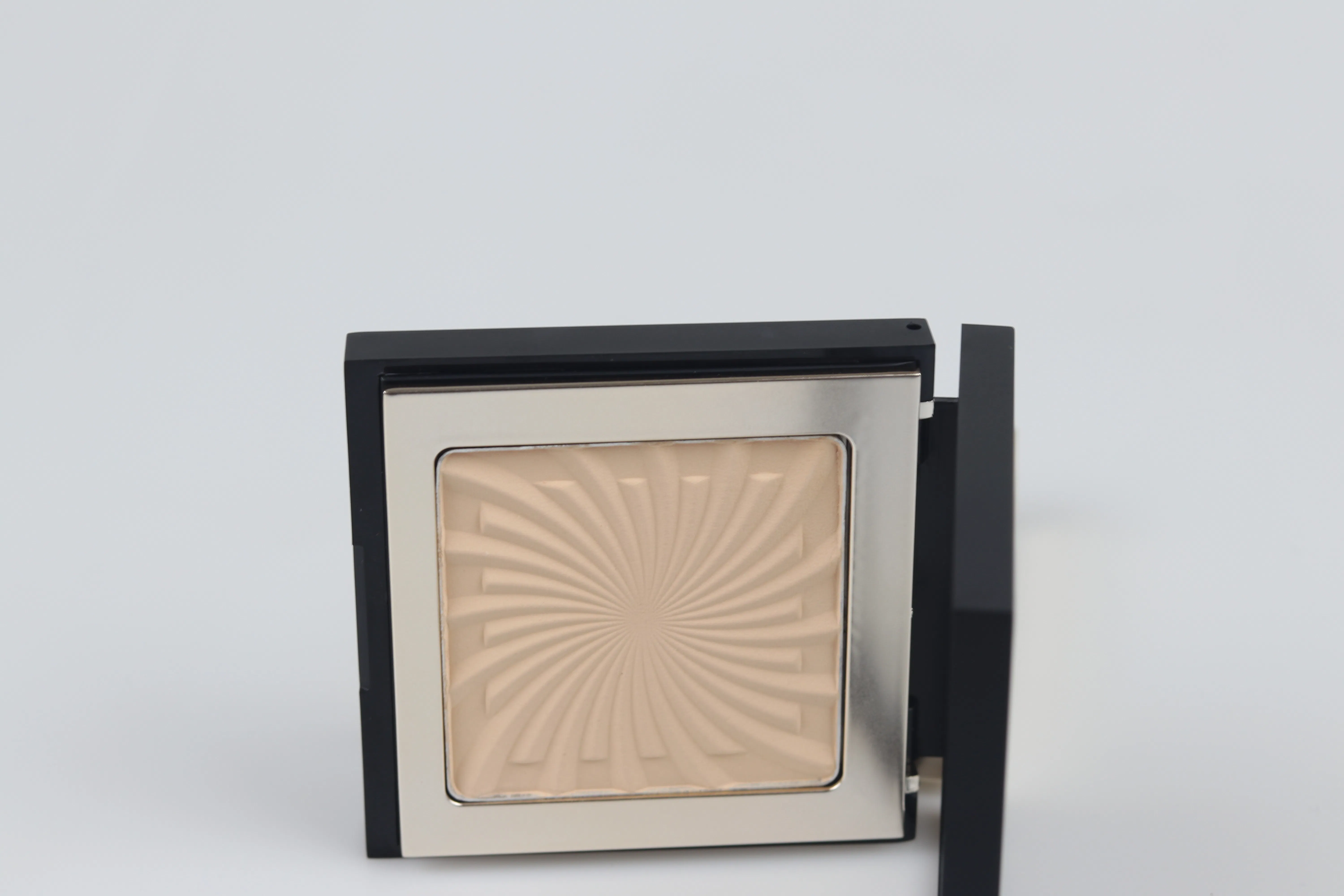 Flawless Finish Professional Makeup Powder Foundation for All-Day Comfort