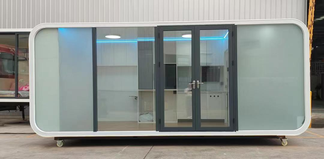 2024 Portable Prefabricated Mobile Steel Structure Building Apple Cabin Tiny Home Prefab House