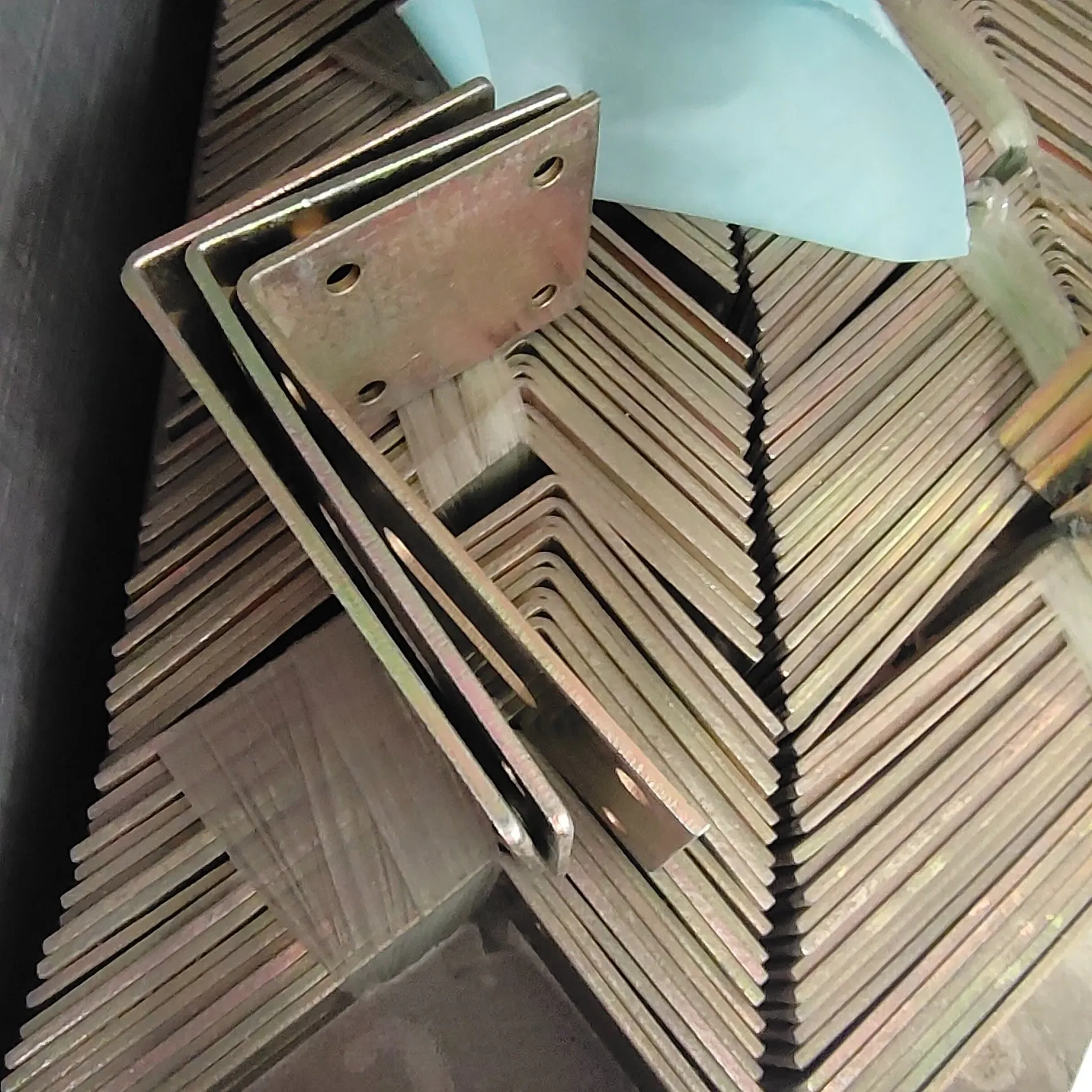 Heavy-Duty Cabinet Hinge and Slider Handle for Easy Use