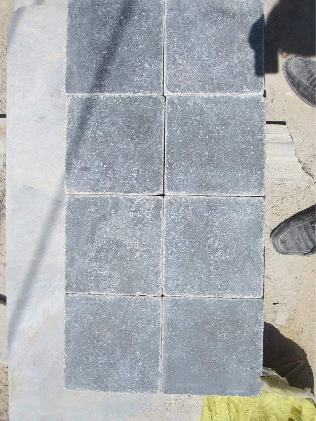 Building Material Natural Limestone Sandblasted/Acid/Honed Bluestone for Floor Tiles and Paving Stone and Wall Cladding/Facade