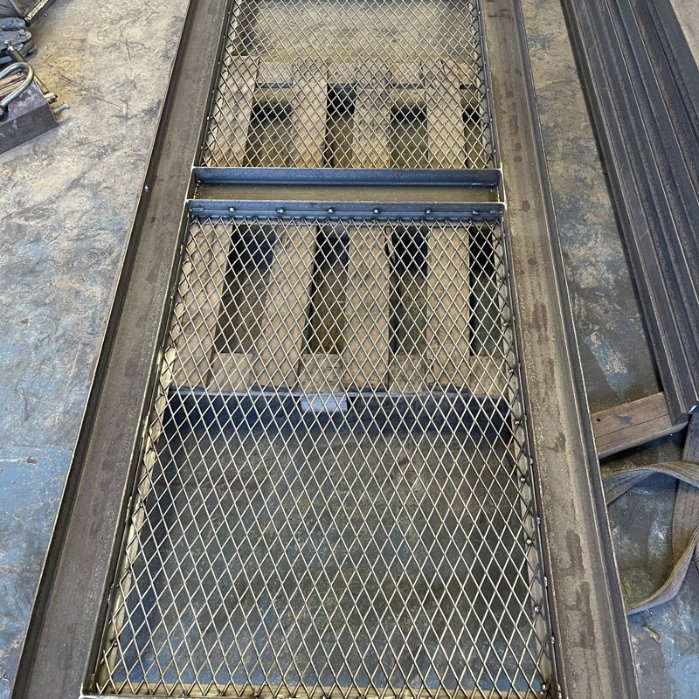 Customized High-Quality Road Fence Manufacturer Steel Structure Fabrication