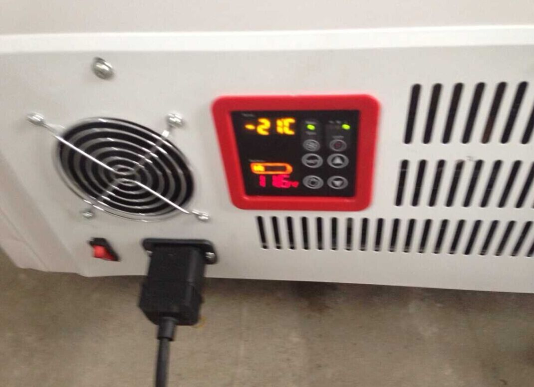 45L Larger Freezer Room 218litre Double Doors Solars Upright Refrigerator