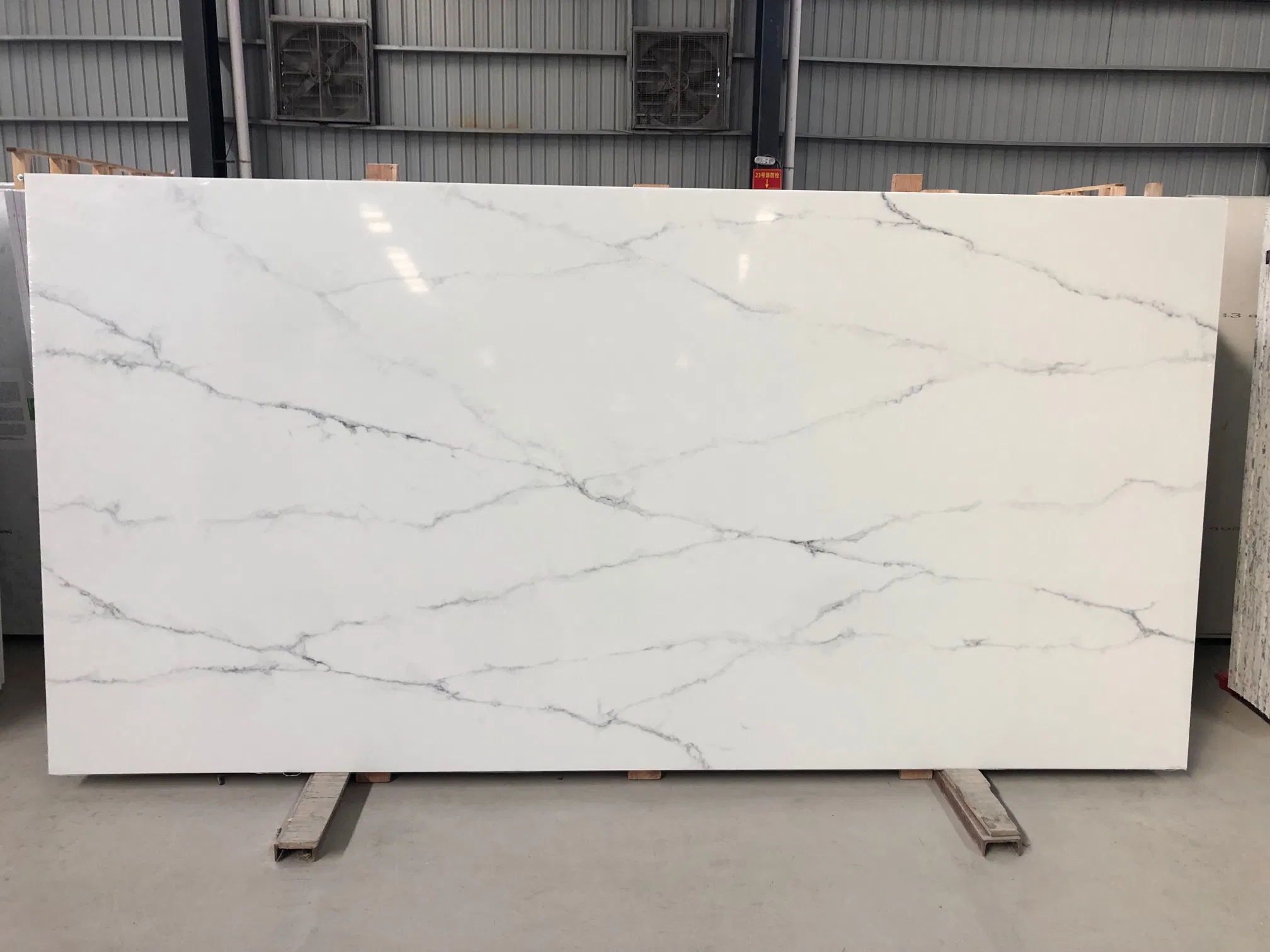 Engineered White Marble Effect Quartz for Countertops