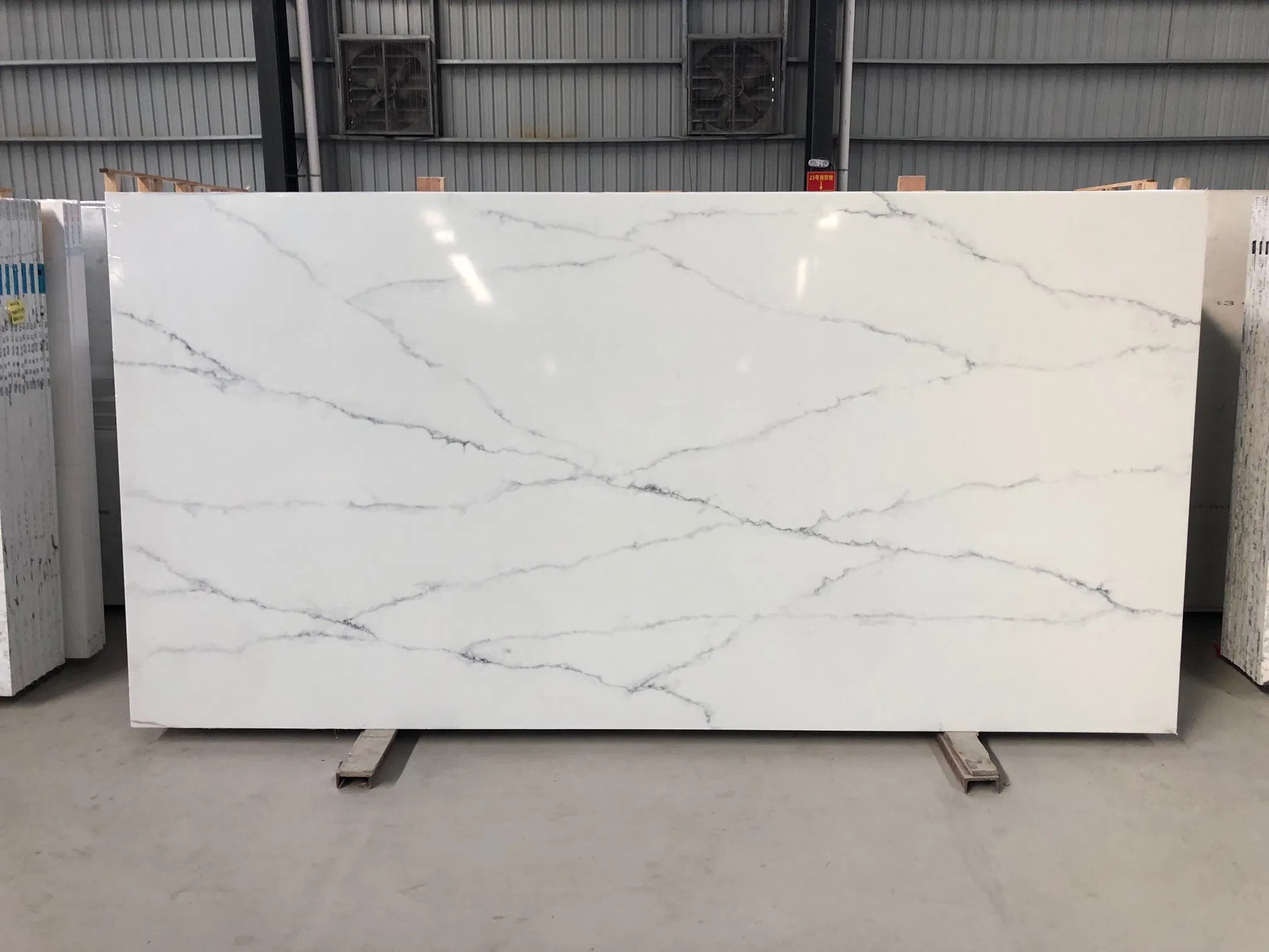 Engineered White Marble Effect Quartz for Countertops