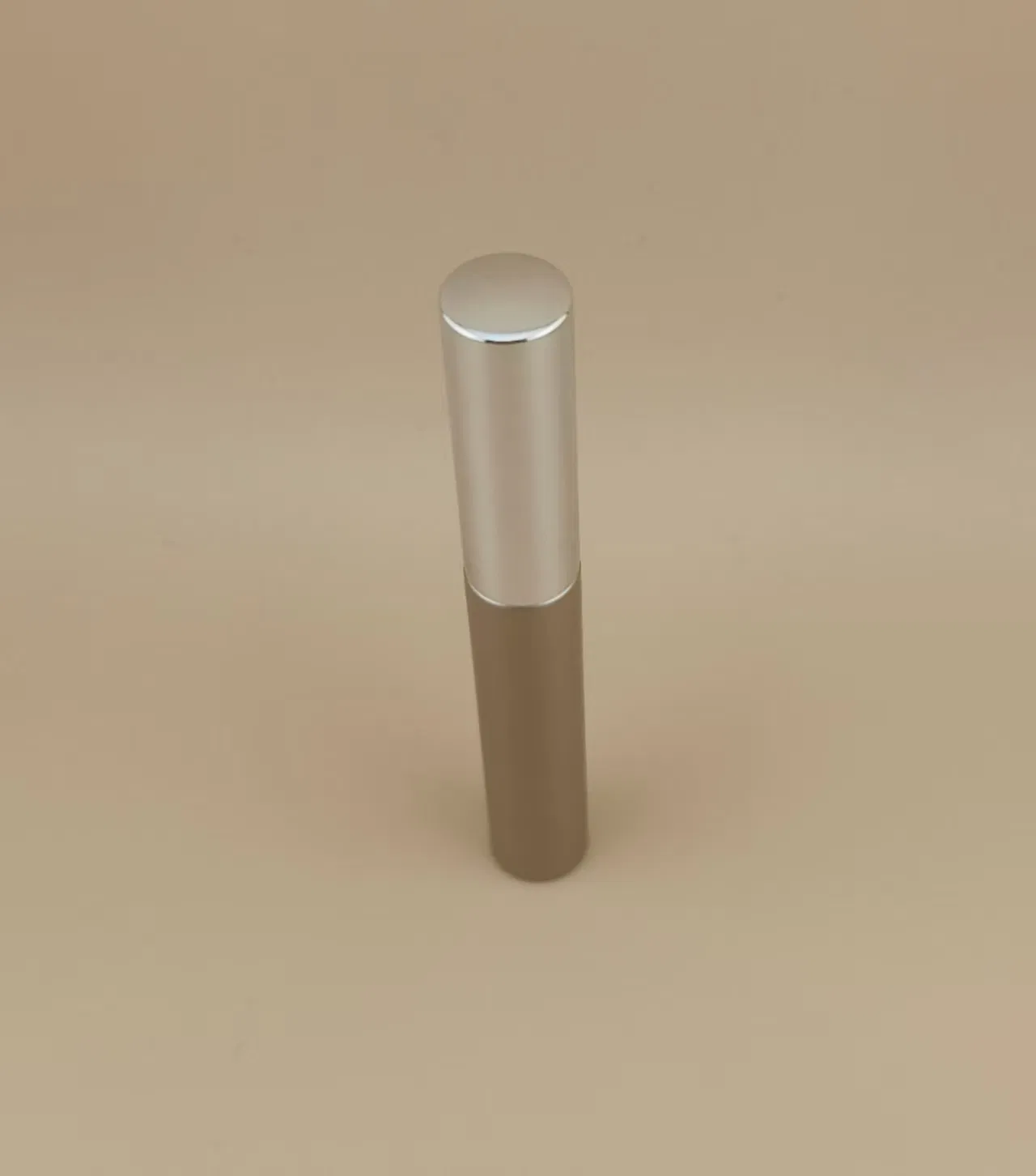 Bottled Eye Lash Brush with Golden Aluminium Screw Lid for Women