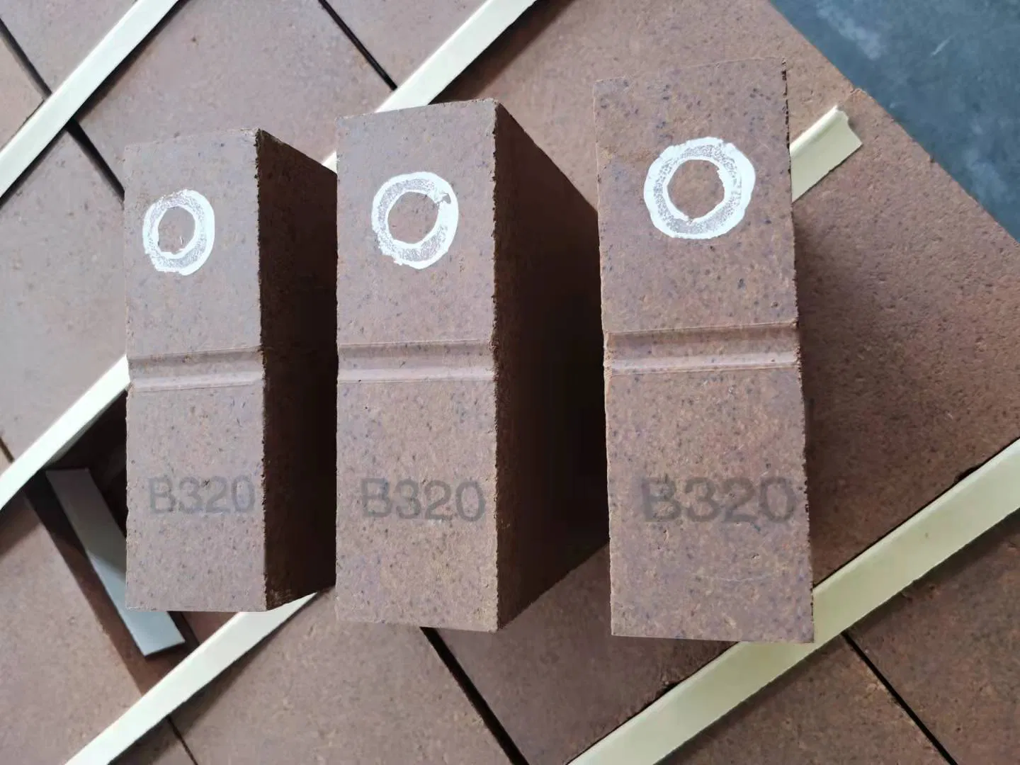 Magnesia Hercynite refractory brick from luzhong for cement rotary kiln burning zone MTL