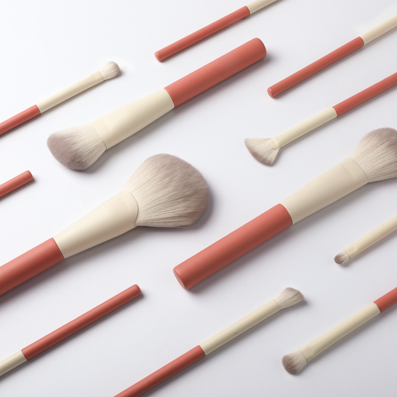User Holiday Series 12 Makeup Brush Set Eye Shadow Concealer Foster Blush Loose Brush Berryberry Makeup Brush