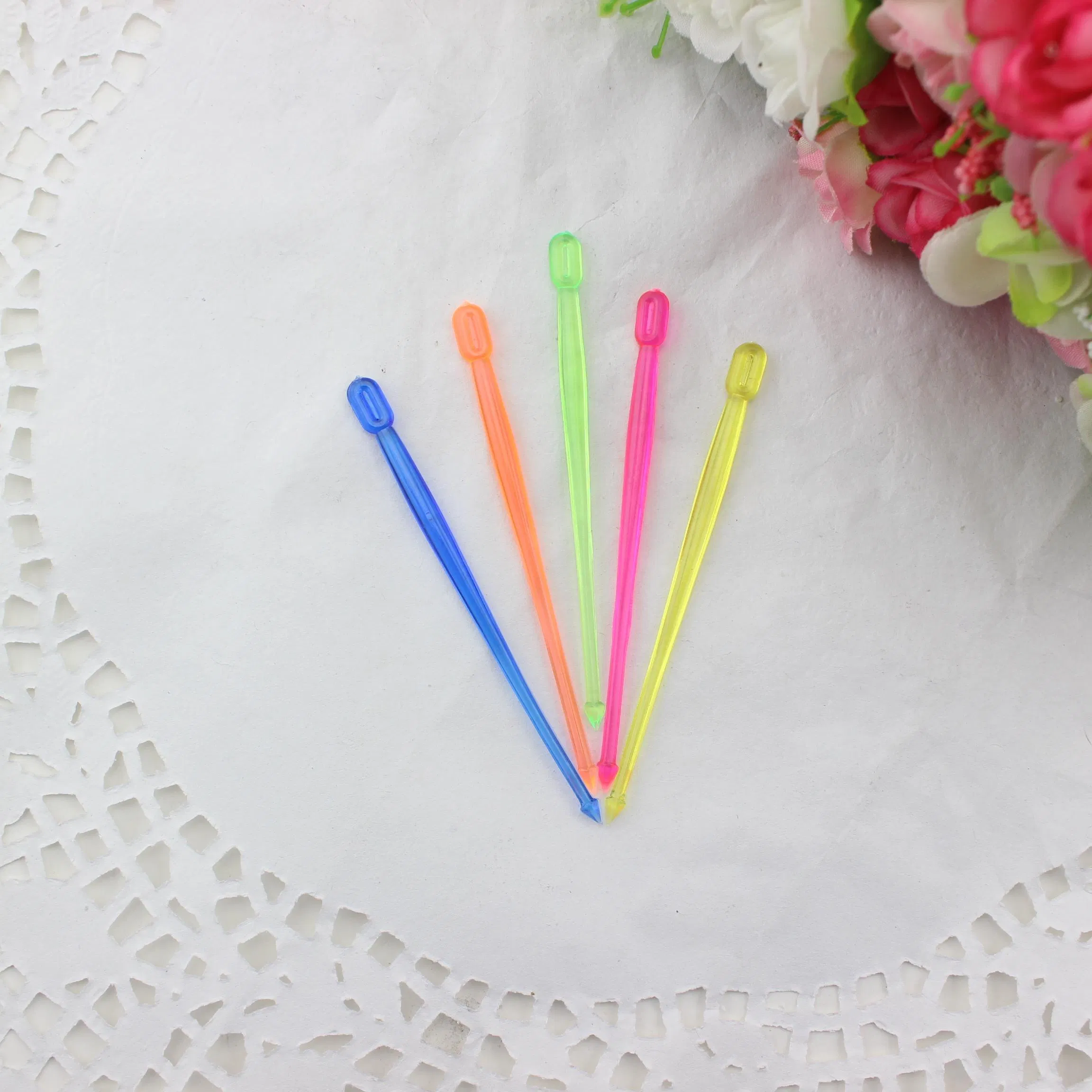 Vibrant Plastic Fruit Forks for Elegant Cake and Snack Serving