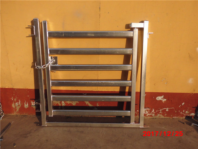 Galvanized Metal Livestock Man Gate Cattle Sheep Fence Panel for Farm Yard