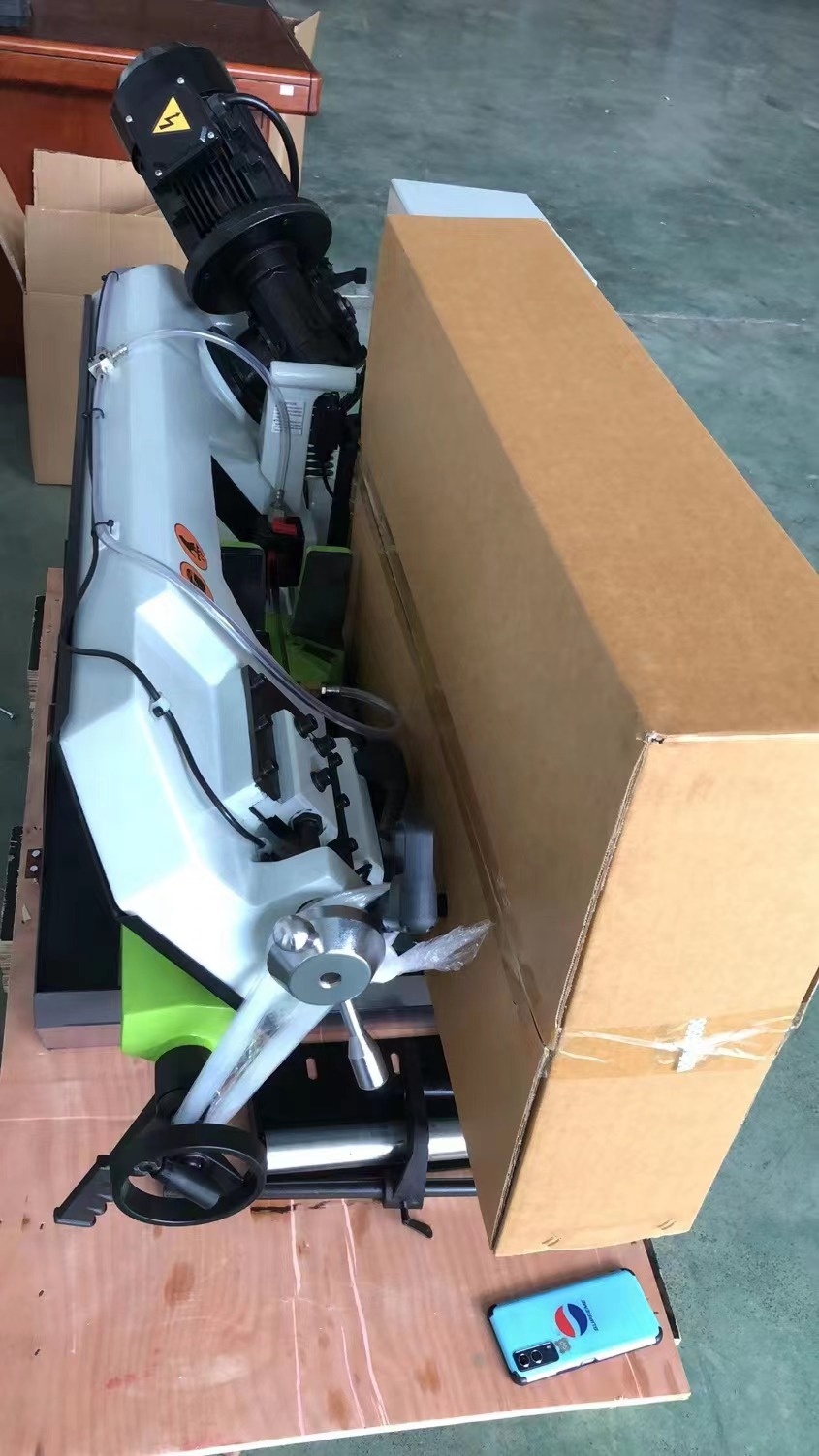 Ленточнопильный станок по металлу гидравлический HX-260G