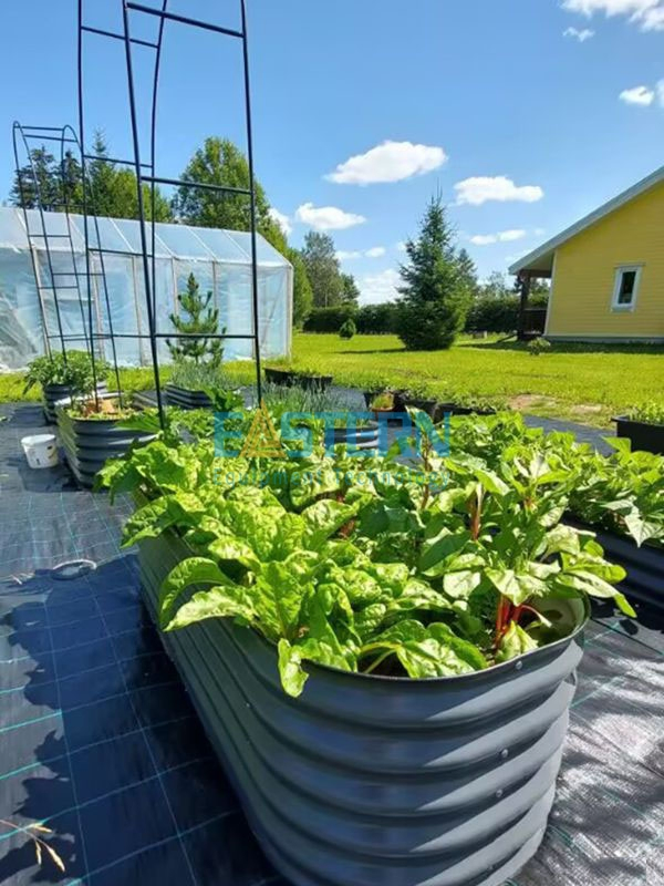 Металлическая высокая грядка для сада