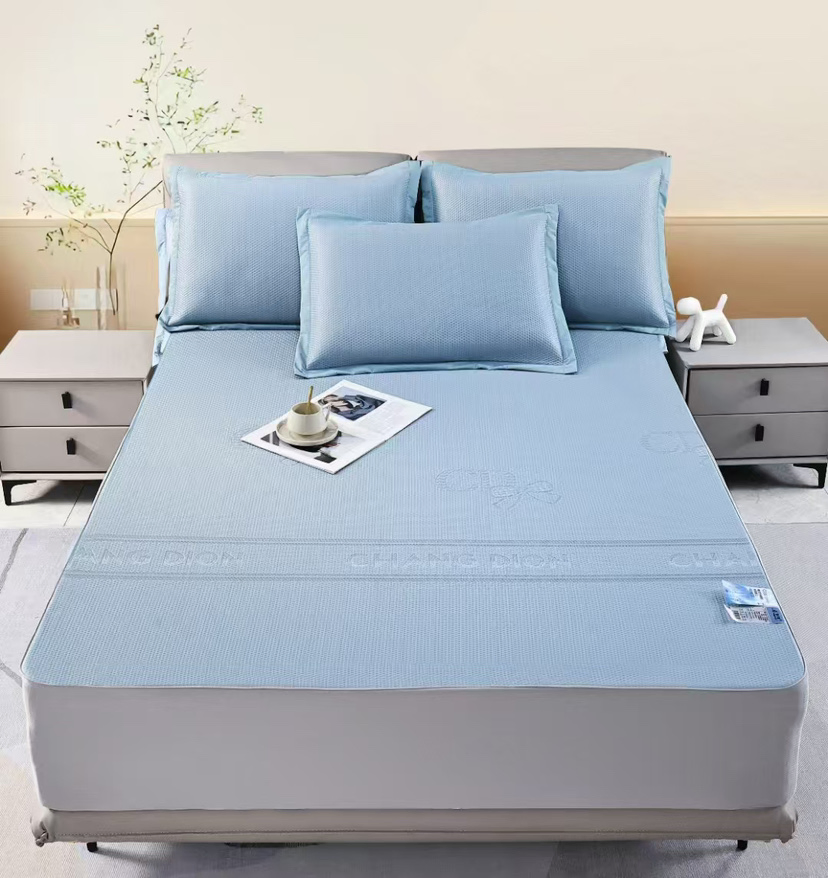 Hot Selling The Cooling Mat That My Baby Loves It's a Skin - Friendly and Cool Feeling Silk Cooling Mat in The Style of a Fitted Sheet