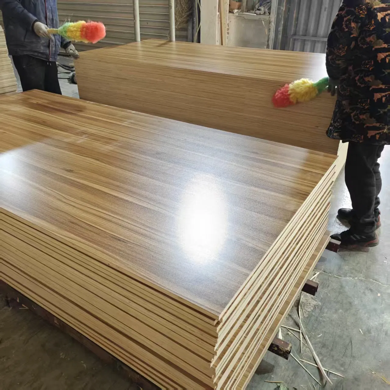 Ламинированная фанера 18мм черная сосна Окуме 1220x2440мм