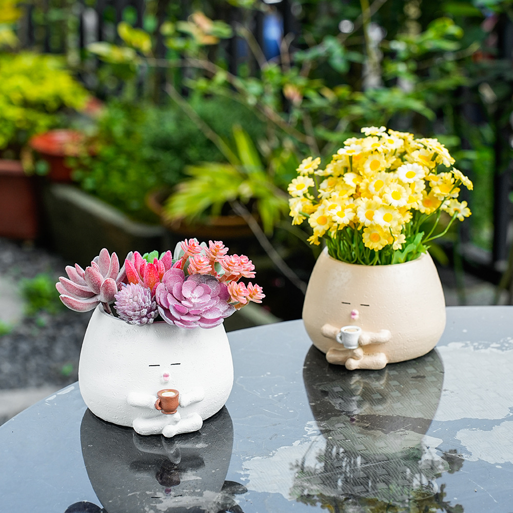 Горшок цветочный маленький кофейный цилиндр с растением