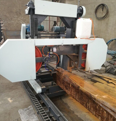 Ленточная пила по дереву горизонтальная портативная