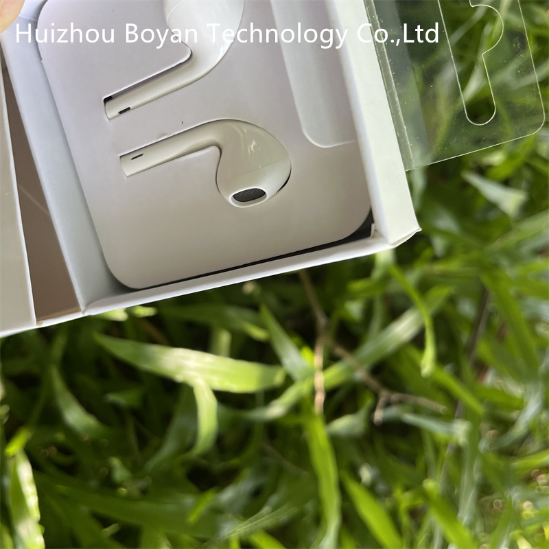Наушники EarPods с разъемом Lightning