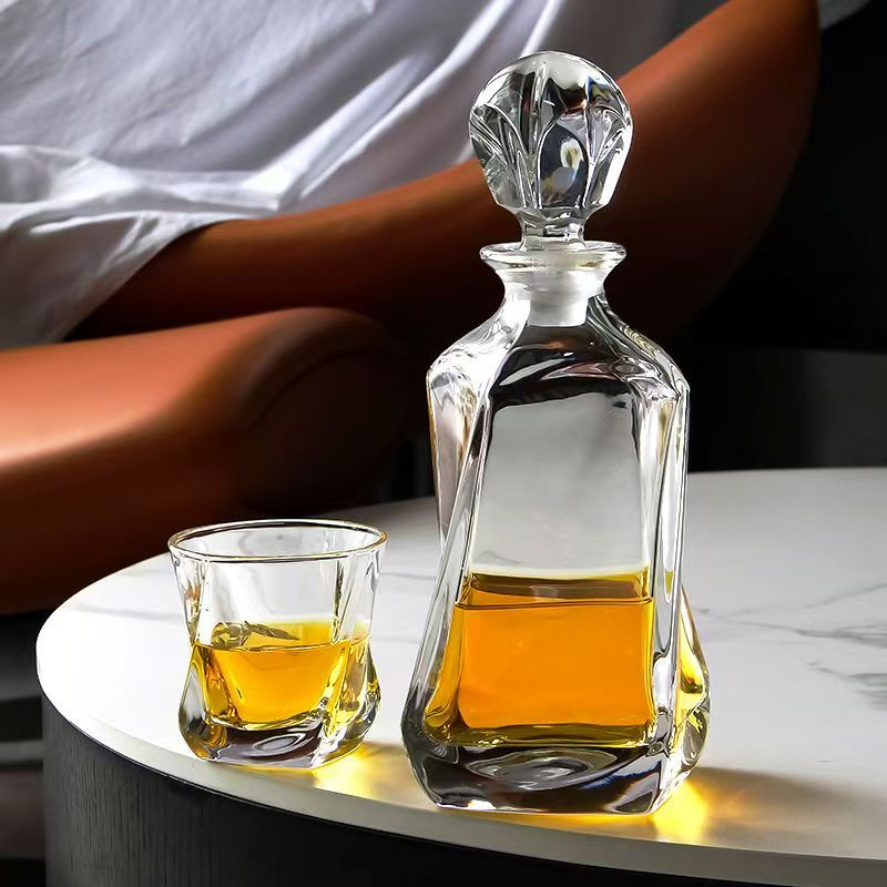 Direct Sale of Alcoholic Beverage Glass Bottles, Creative Small Glass Liquor Bottles