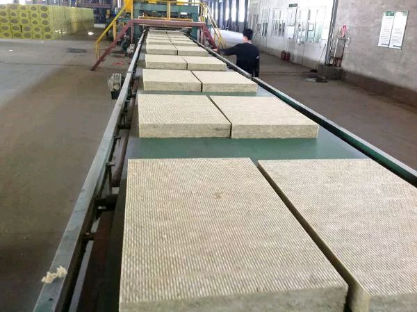 Insulation Mineral Fiber Sandwich 60-150 Kg/M³ 25-150mm Glass Wool Board Insulation Mineral Fiber Wool Board Ceiling Rock Wool Board