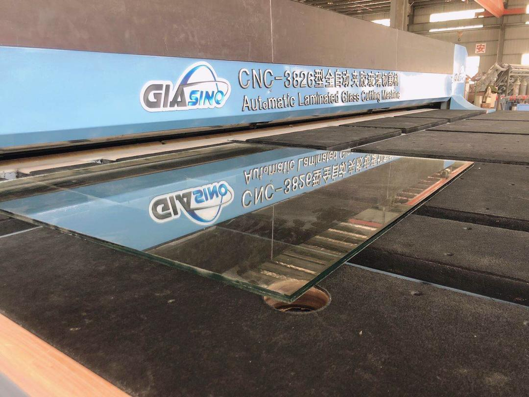 Factory Provide Hot Sale Laminated Glass Cutting Machine Cheap Laminated Glass Cutting Table