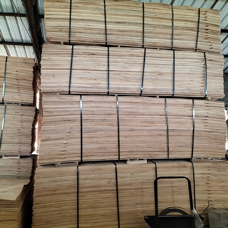 Thickness OEM Pine Wood Rotary Cutting 2520mm * 1270mm Grade Cc Pine Veneer for Plywood