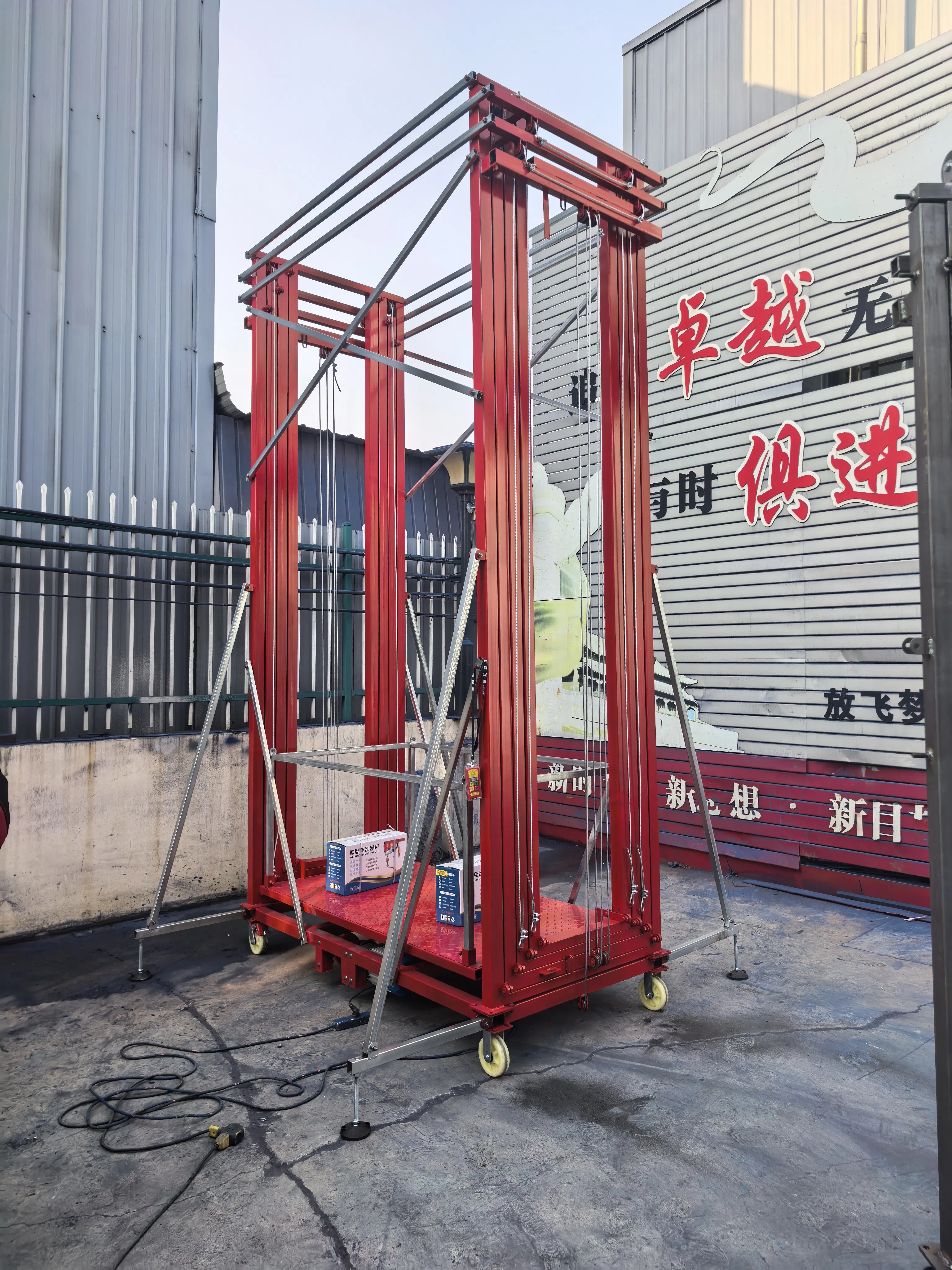 Tailored Electric Scaffolding: Adjustable Height for Cost-Effective Solutions