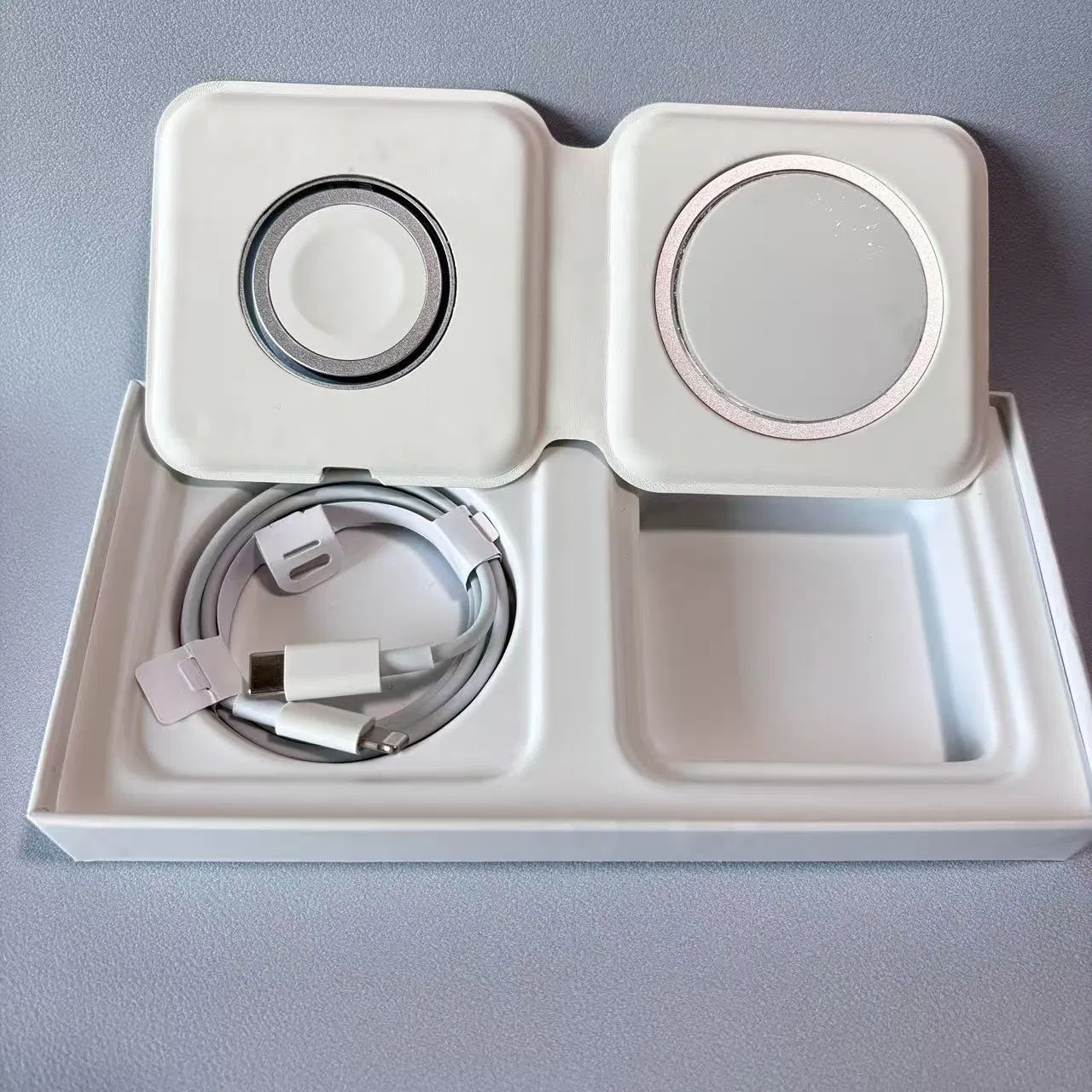 Top1 Magsafe Duo Charger Paired with a Sturdy Folding Stand, The Phone and Watch Can Be Charged Quickly Without Damaging The Device, Making It Easy to Carry