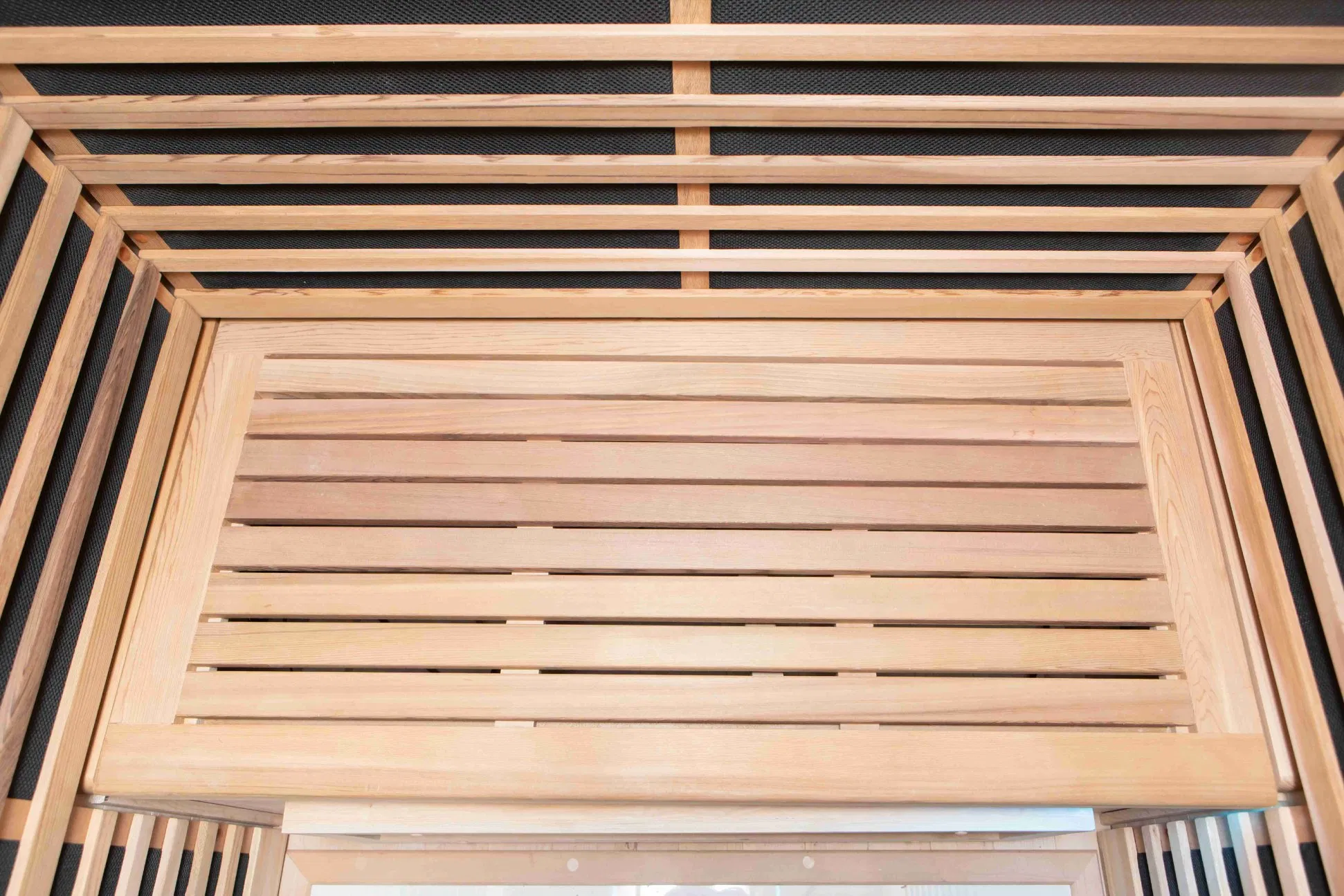 Инфракрасная сауна с низким ЭМП и красным светом