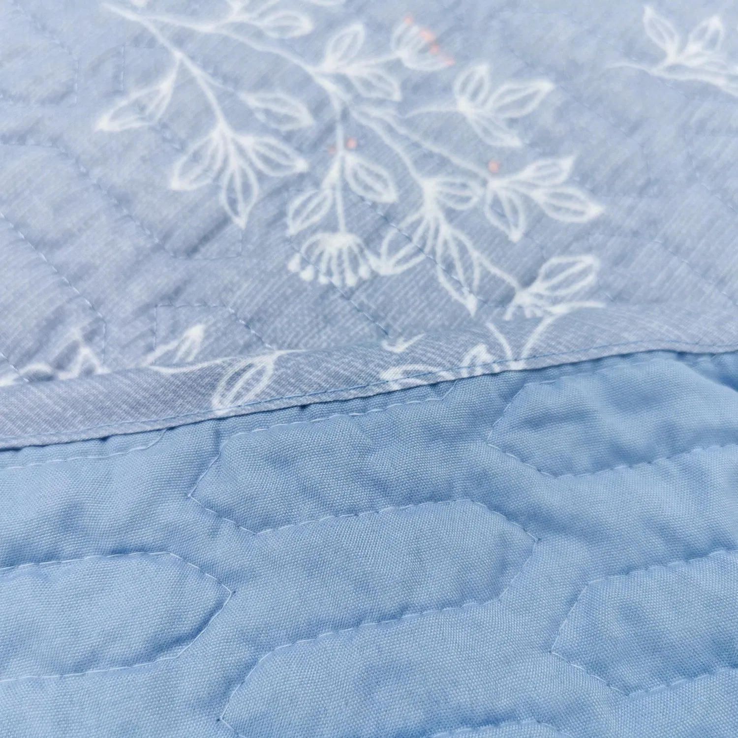 Antifouling Pretectors Fitted Mattress Pad Hypoallergenic Polyester Bed Cover