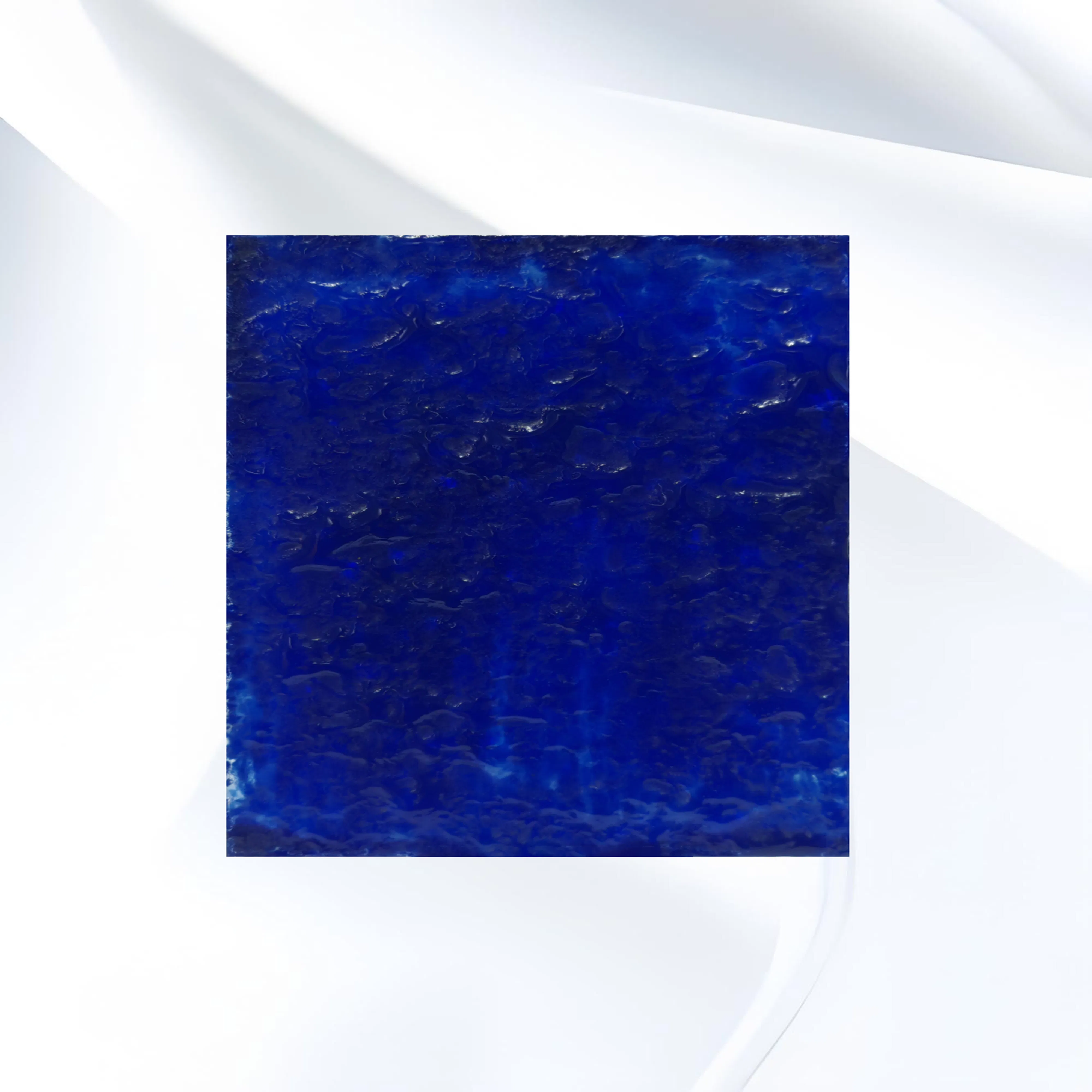 High-Transmittance Art Glass Jewelry for Sophisticated Fashion Styles