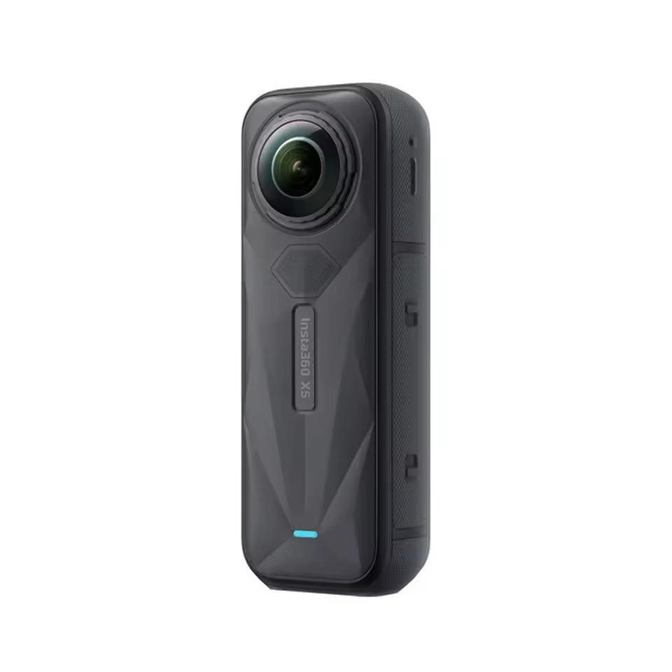 Экшн-камера Insta360 X5 8K с 1.28-дюймовым экраном