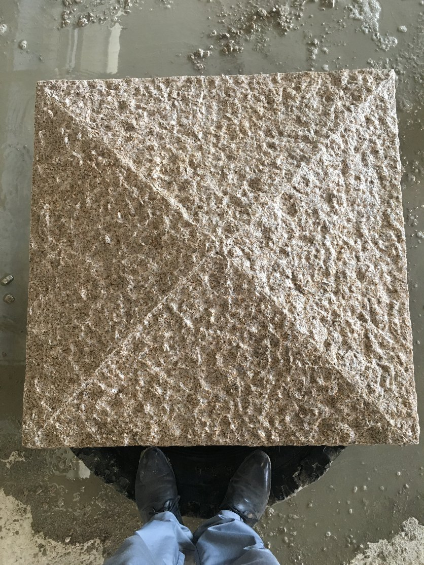 G682 Picked Granite Stone Pillar with Cap