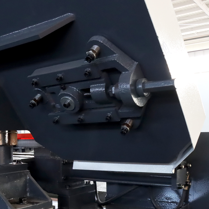 Ленточная пила по металлу промышленная угловая GHZ4235