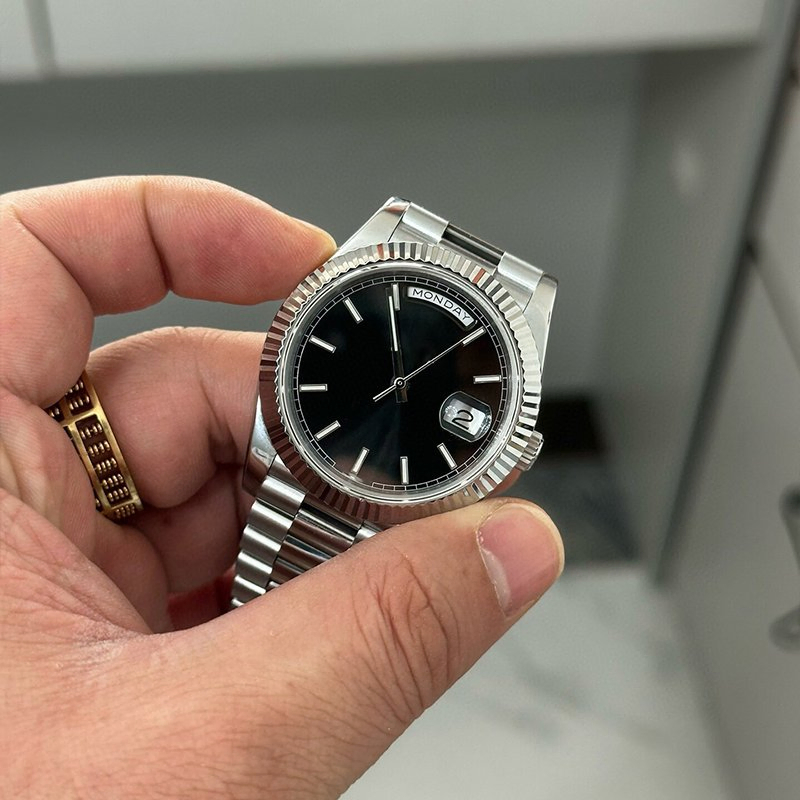 Stainless Steel Quartz Noob Factory Super Clone Luminous Swiss Aaaaa Watch1_ 1 Replica