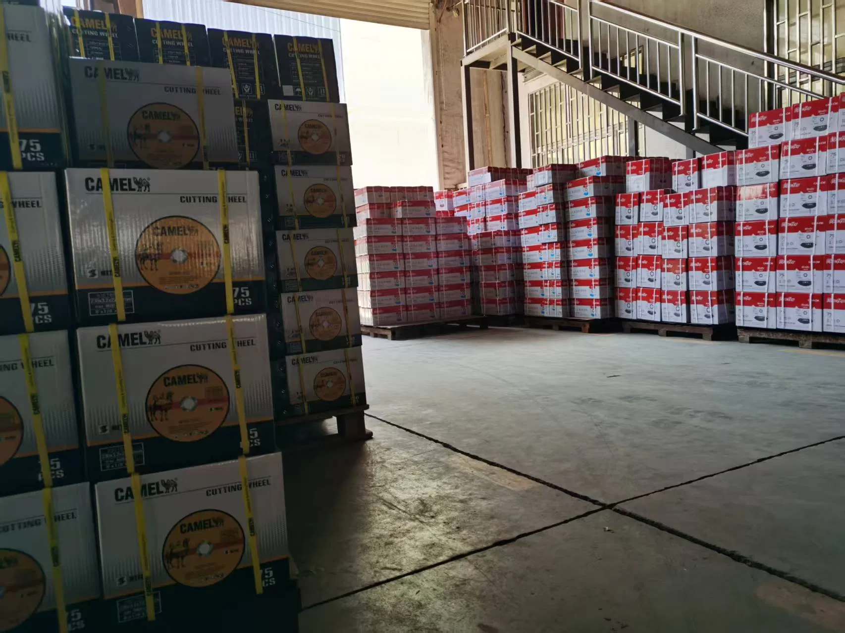 Camel 100mm Flap Wheel in Stock for Cutting with Good Price