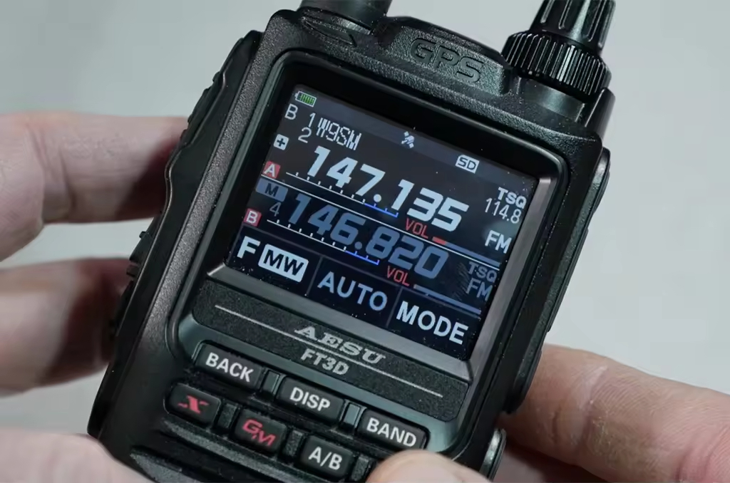 Yaesu FT-3DR 5W Цифровая радиостанция с GPS и Bluetooth