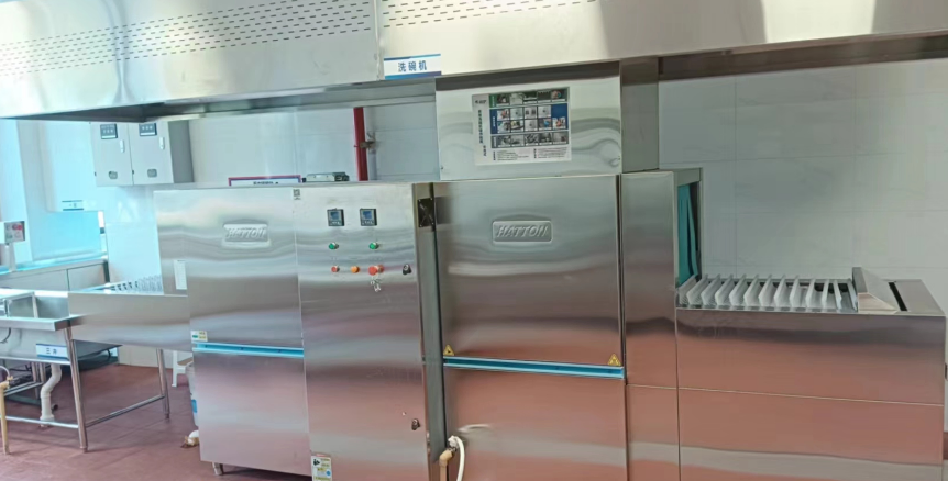 Reliable Hood Type Commercial Dishwasher for Heavy-Duty Kitchen Use