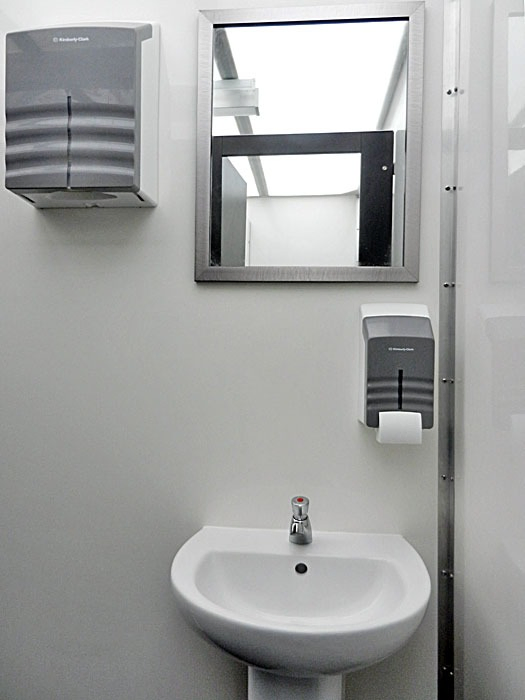 Prefabricated Mobile Container House with Bathroom for Sale