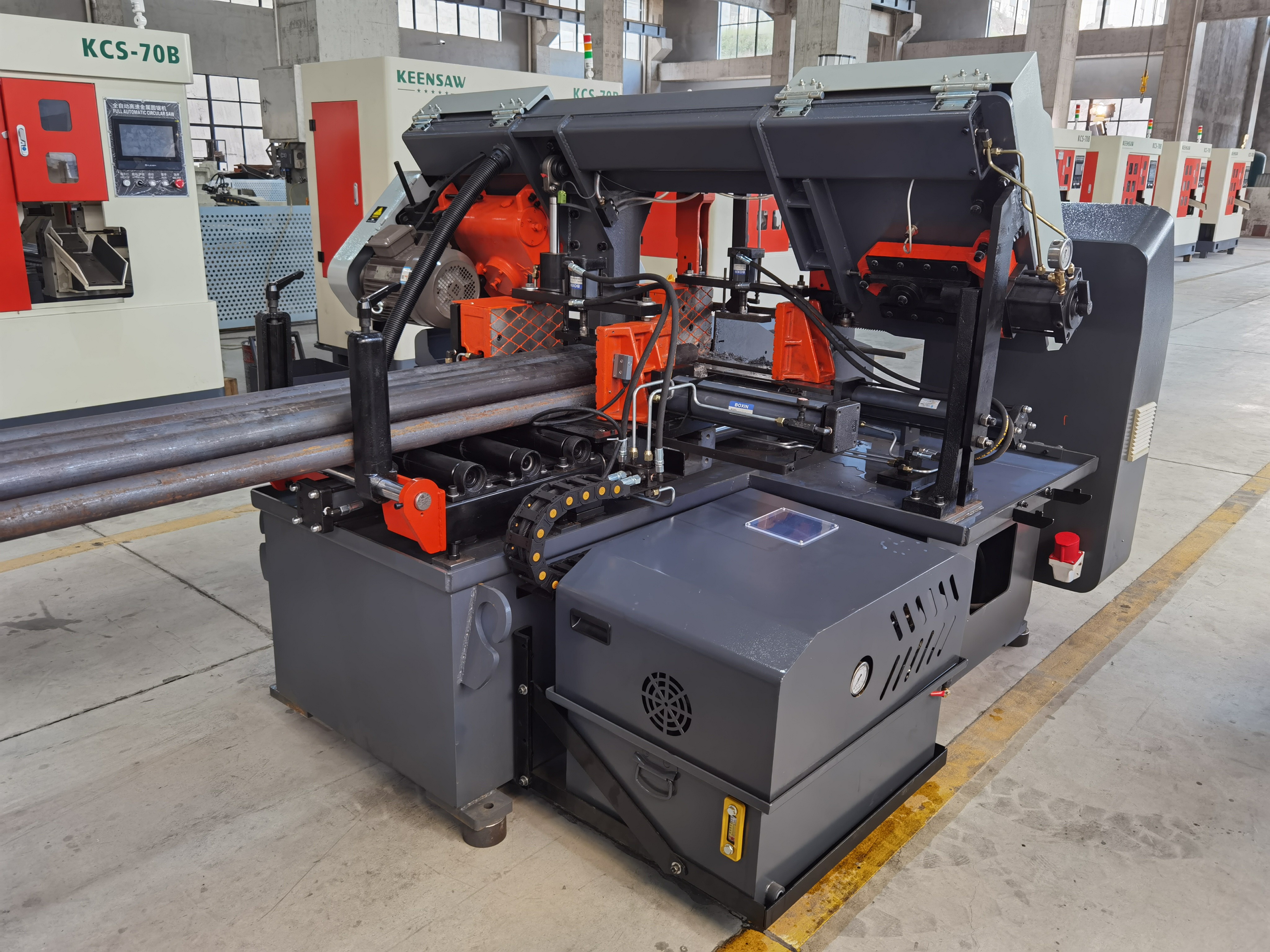 Ленточная пила по металлу горизонтальная автоматическая с ЧПУ