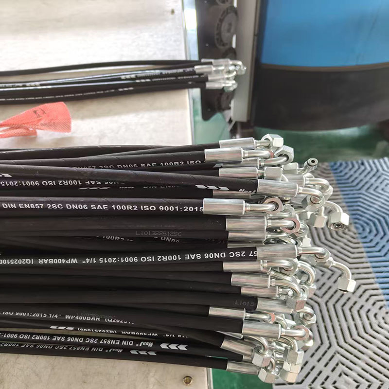 Huaj Factory OEM 3/8" SAE R2at Hydraulic Hose Pipe Assembly Bsc NPT Female Hose Fittings-4800psi Tensile Steel Wire Braid, Industrial Agricultural Machinery