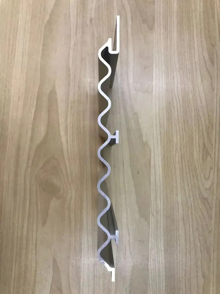 Алюминиевая панель для фасада и потолка под дерево