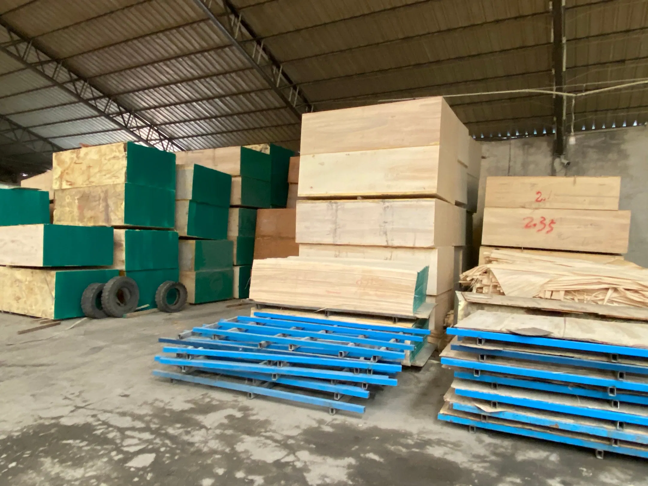 2.8X1.9 Large Size Rotary Cut Okoume Face Veneer