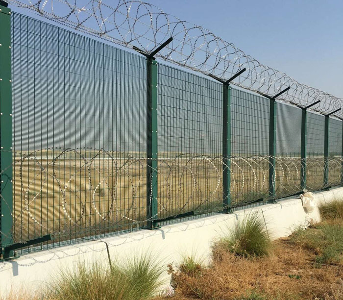 Welded Wire Mesh Fence/Curvy Mesh Fence/Euro Mesh Fence Factory Galvanized or PVC Coated