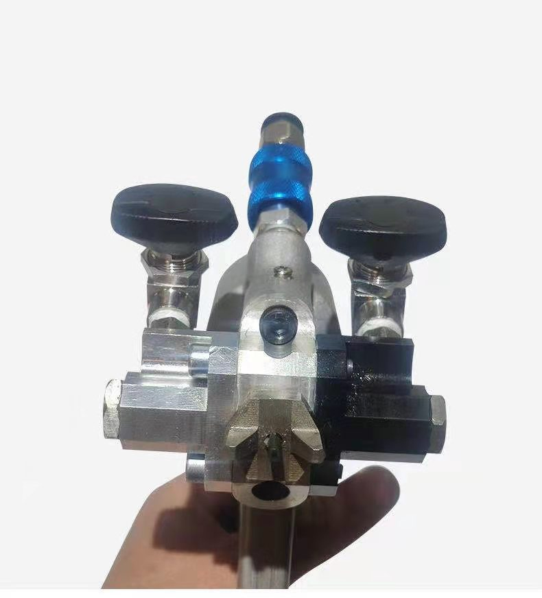 Polyurea Caulking Gun with Mixing Chamber