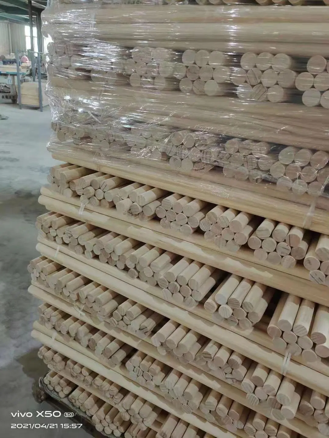 High-Quality Wooden Broom Handle for Home and Commercial Use