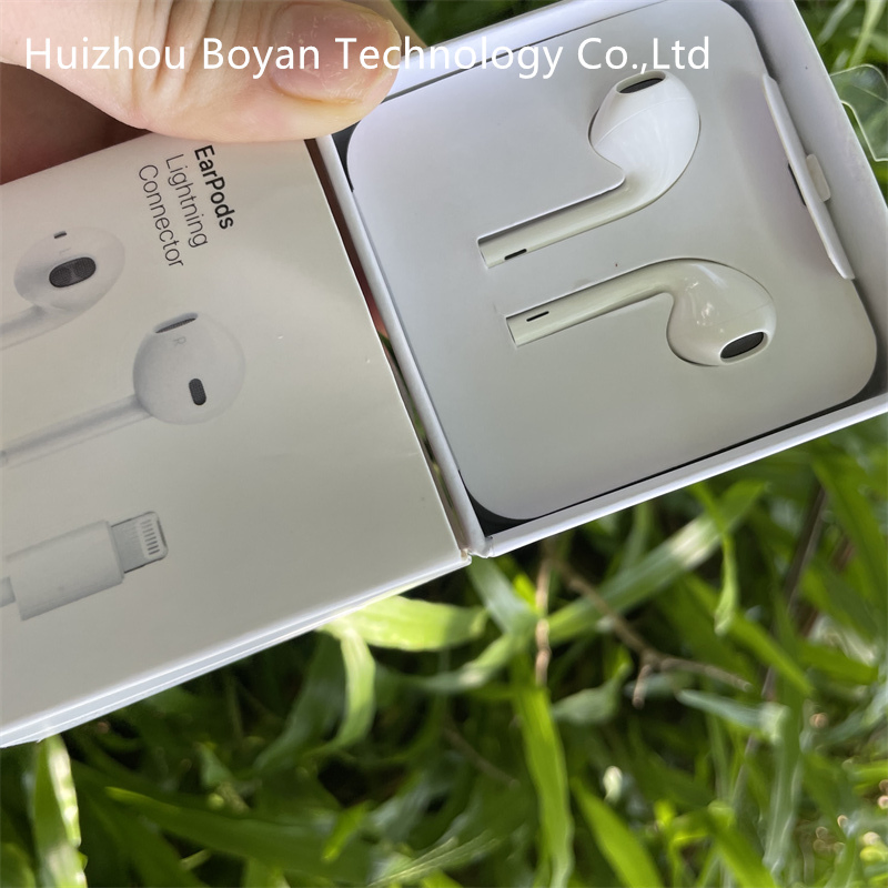 Наушники проводные с USB-C, белые