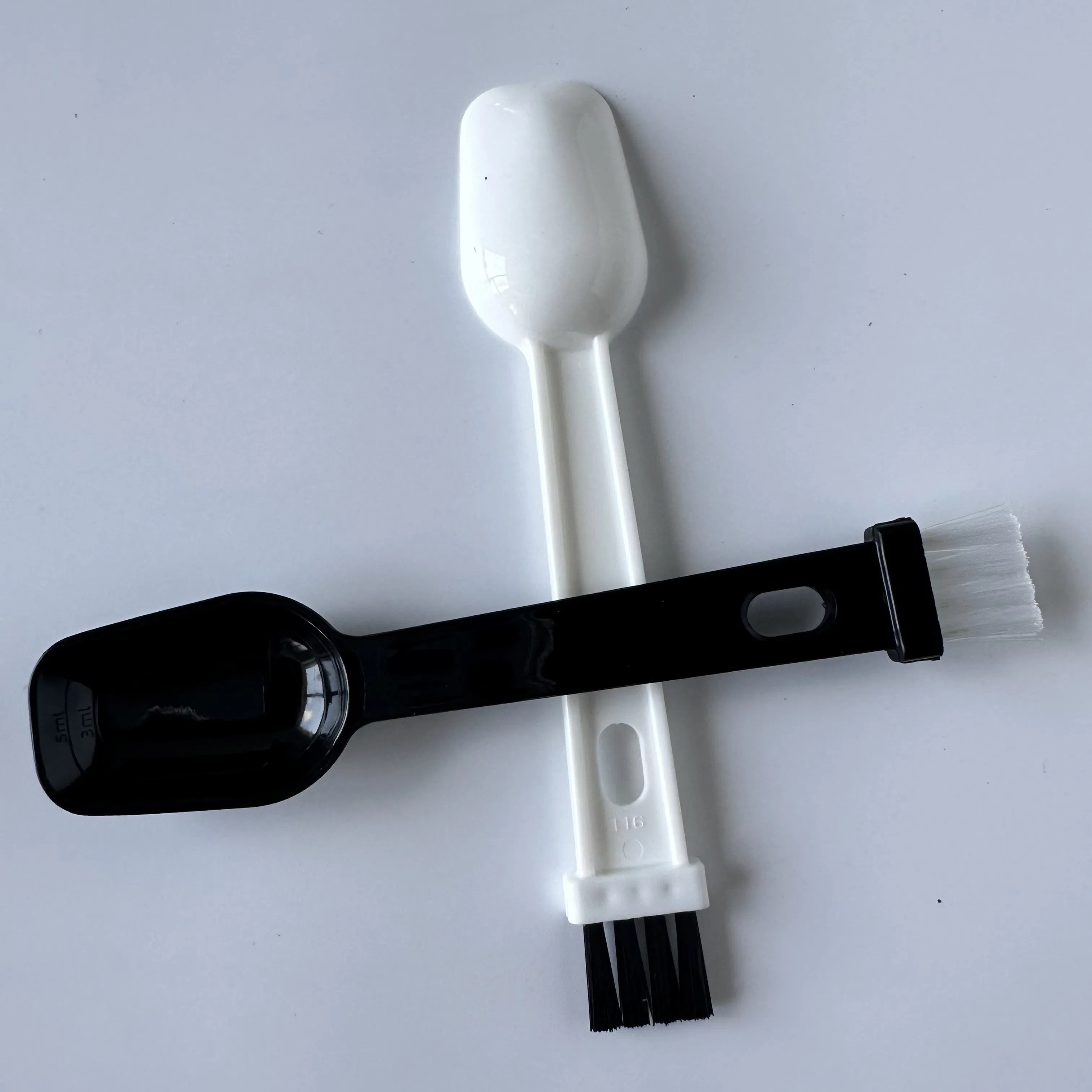 Household Wholesale 2 in 1 Kitchen Cleaning Brush and Plastic Disposable Spoon Cheap Mini Plastic Spoon