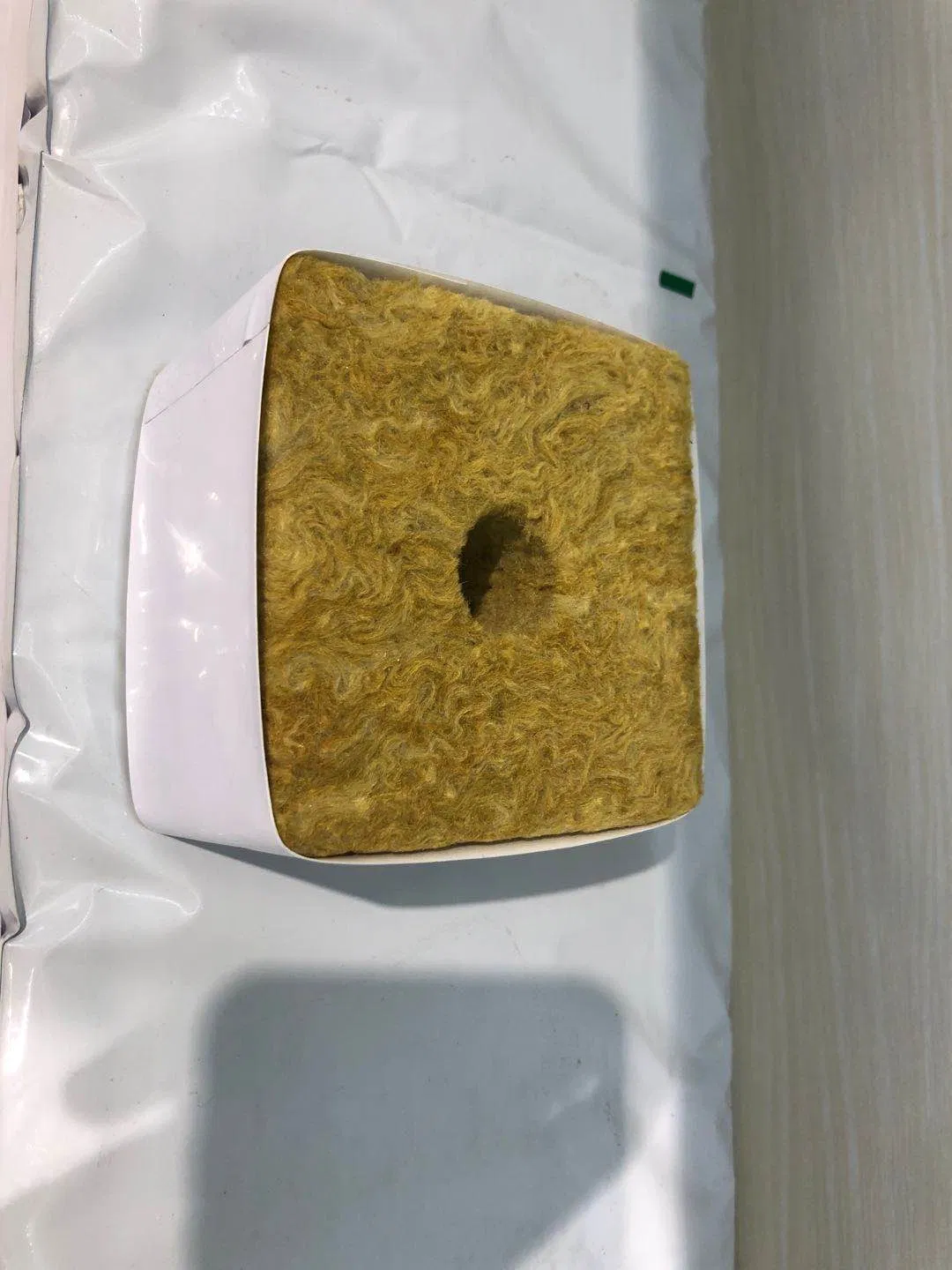 Cultivation Strip Agricultural Rockwool 40X8X3inch for Multi-Span Greenhouse Indoor Hydroponic System