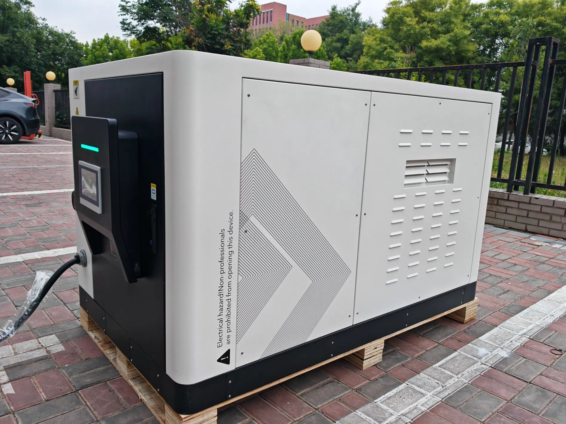 a Portable Energy Storage Charging Device with a Built-in Battery, Also Known as a Battery Charging Station.